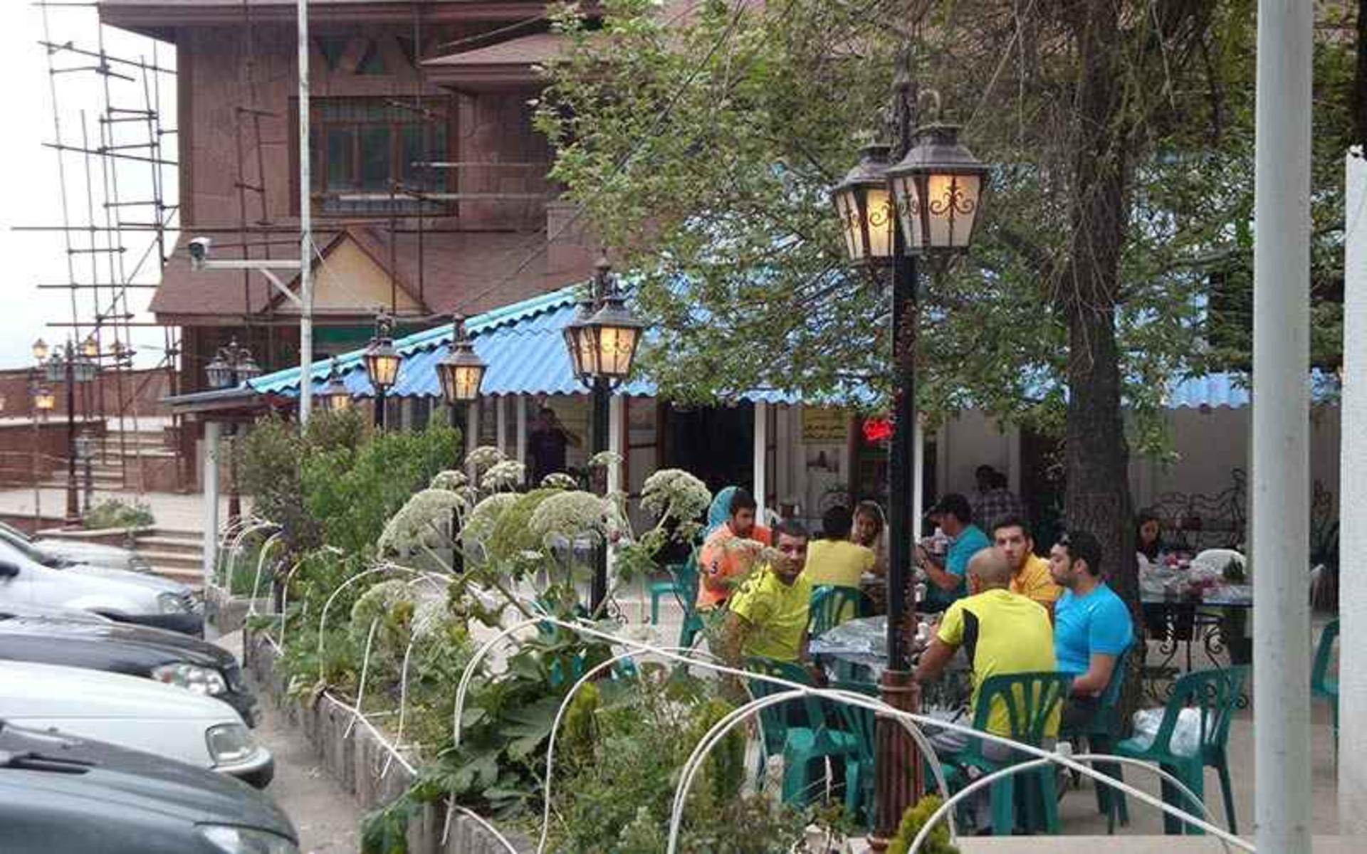 تراس رستوران آبی چالوس، منبع عکس: blue--restaurant.com، عکاس: نامشخص