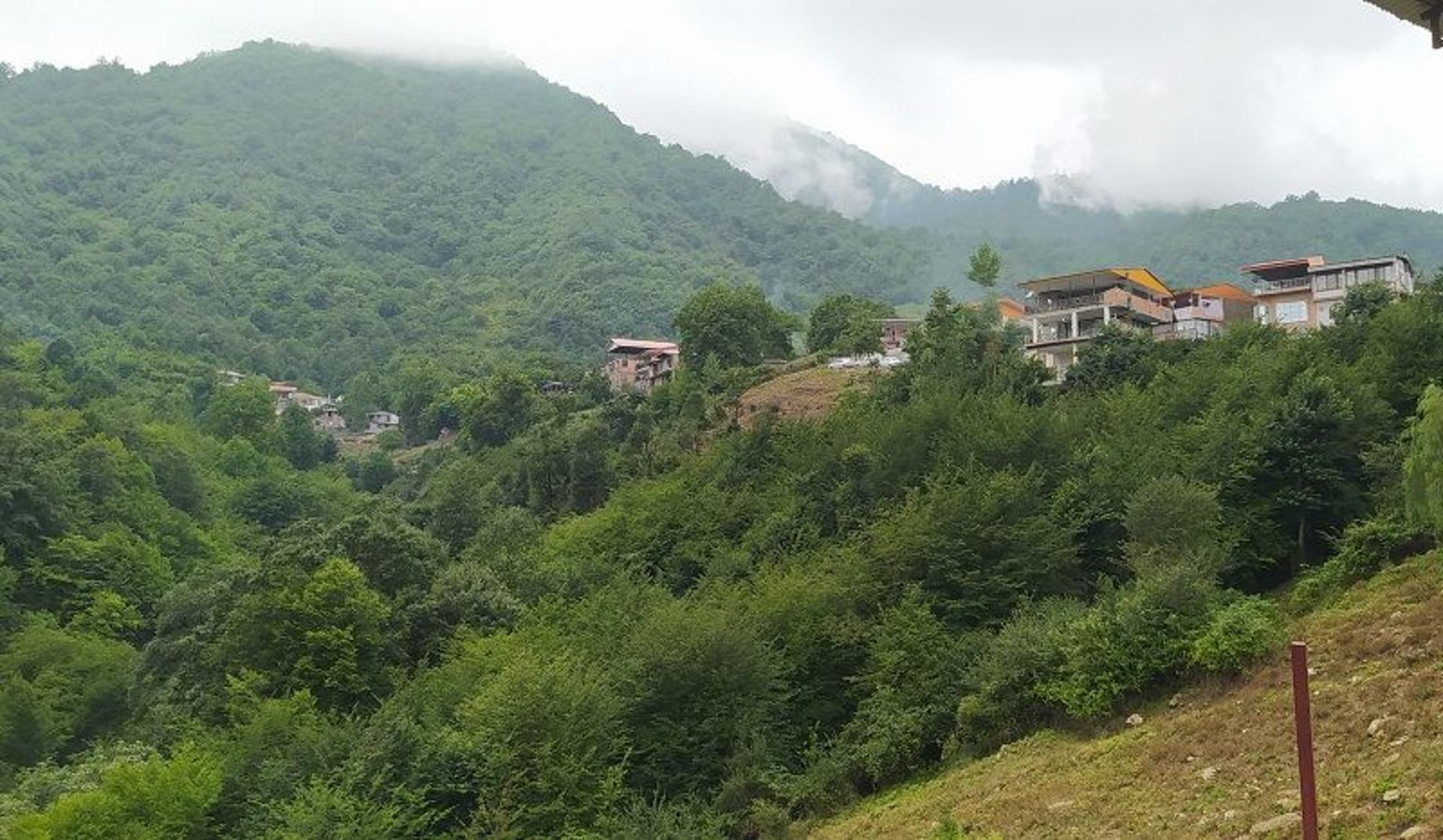 طبیعت روستای ماهیان؛ منبع عکس: گوگل مپ. عکاس: Aliakbar Yahyaie