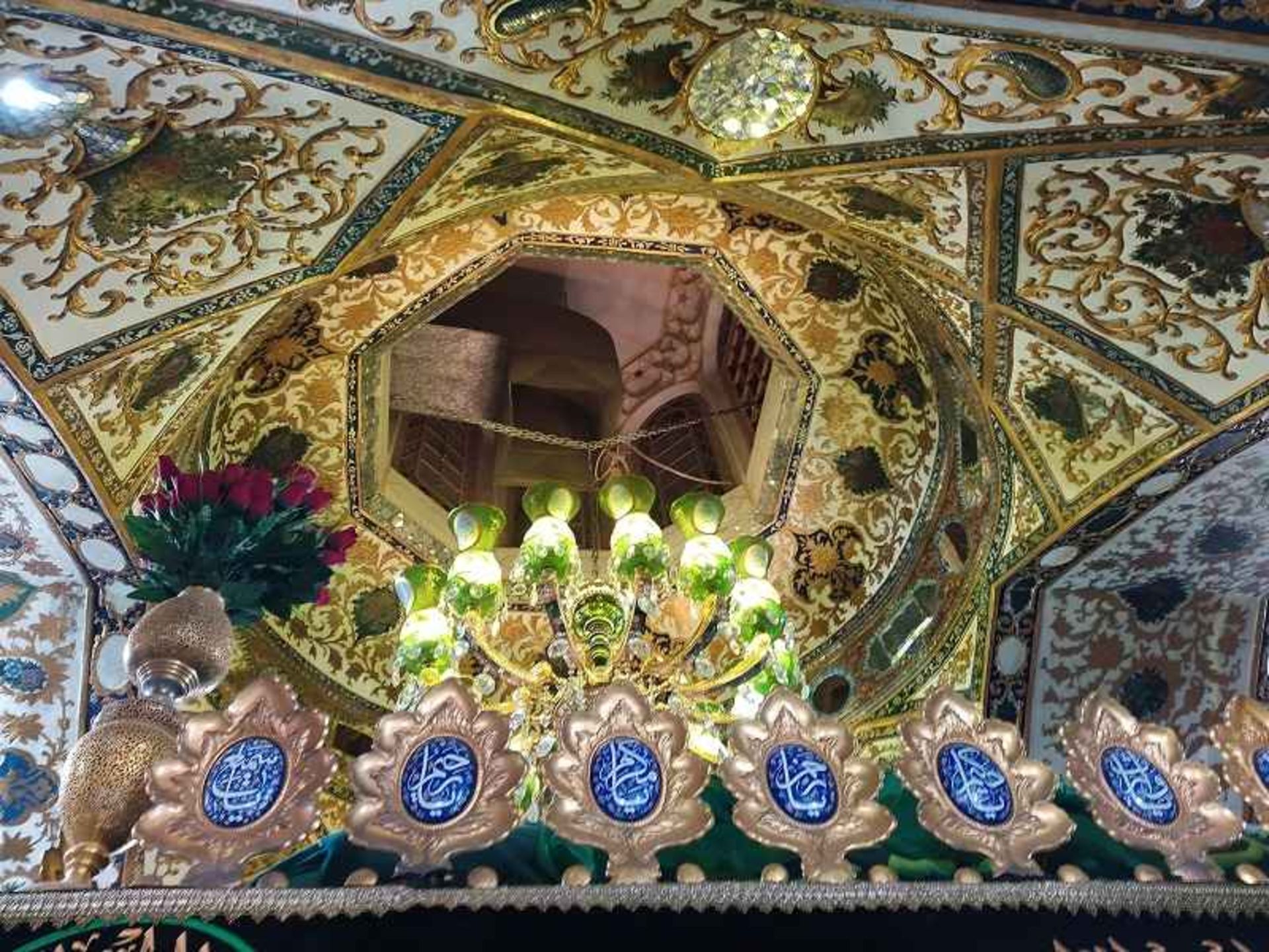 سقف و ضریح آرامگاه علامه مجلسی. منبع عکس: گوگل مپ. عکاس: هاجر پرتوی فر