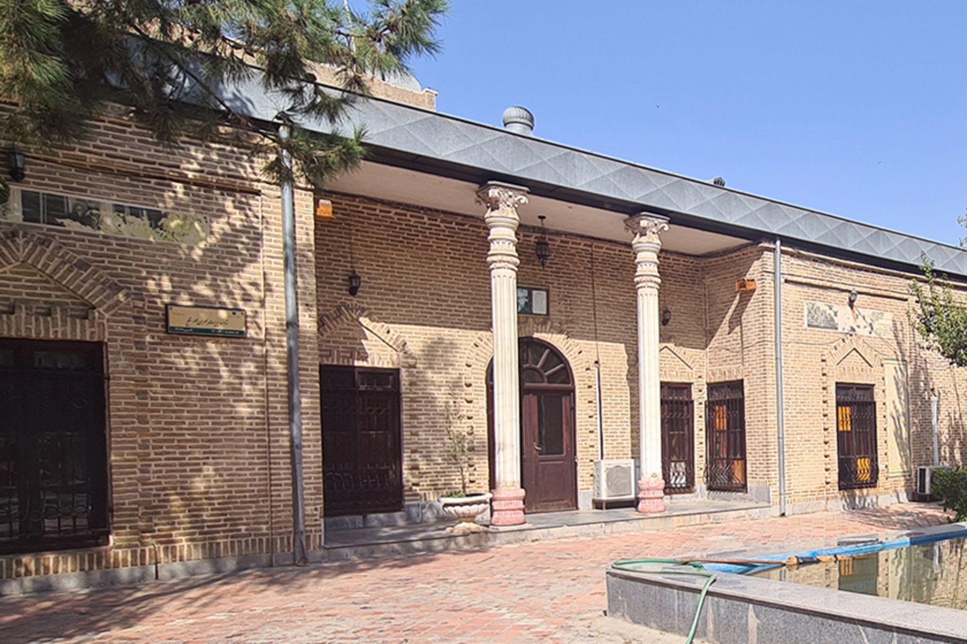 خانه پدری دکتر حسابی سنگلج