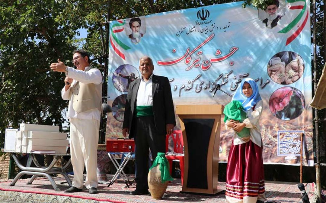 عوامل برگزارکننده جشن تیرگان در فراهان