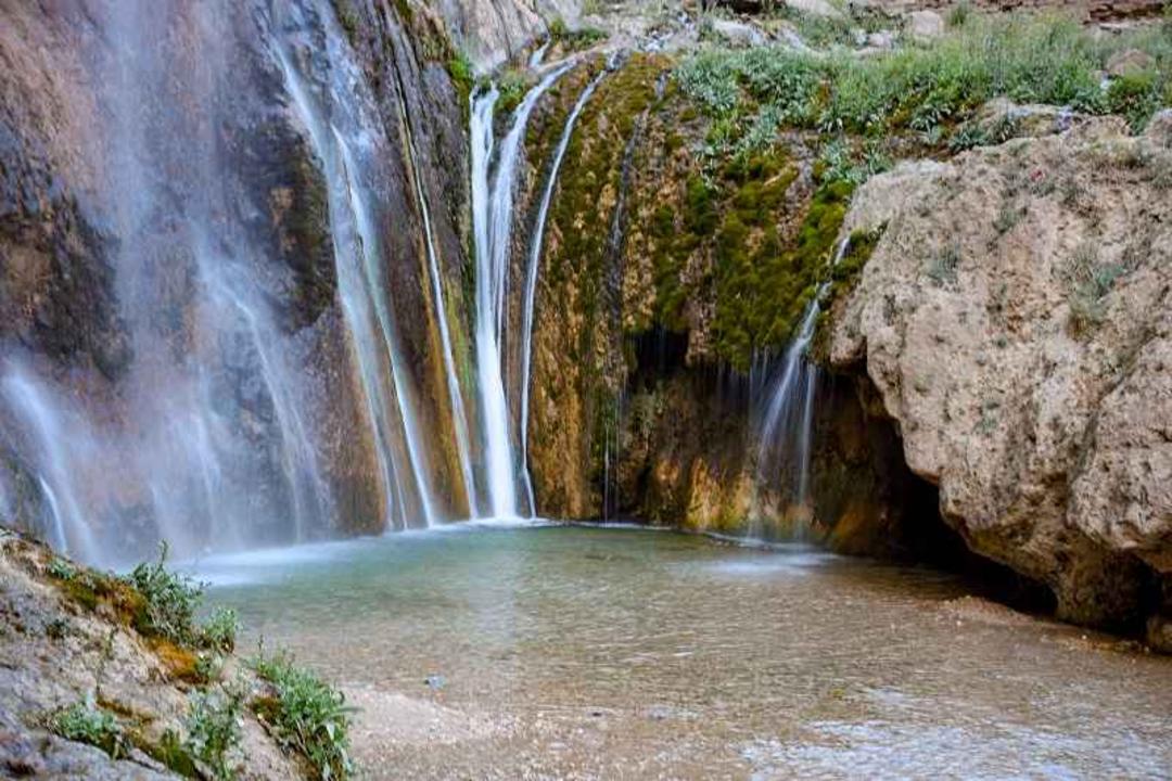 حوضچه پایین دست آبشار سمیرم اصفهان