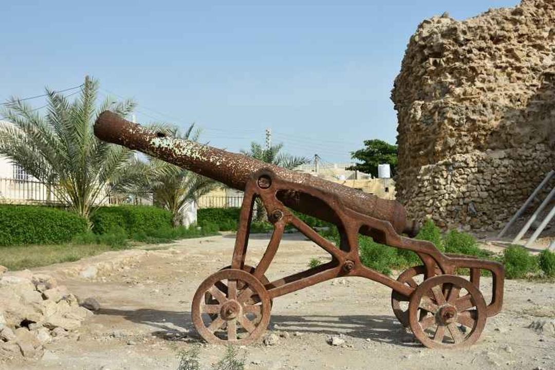 توپ جنگی قدیمی در قلعه پرتغالی ها قشم