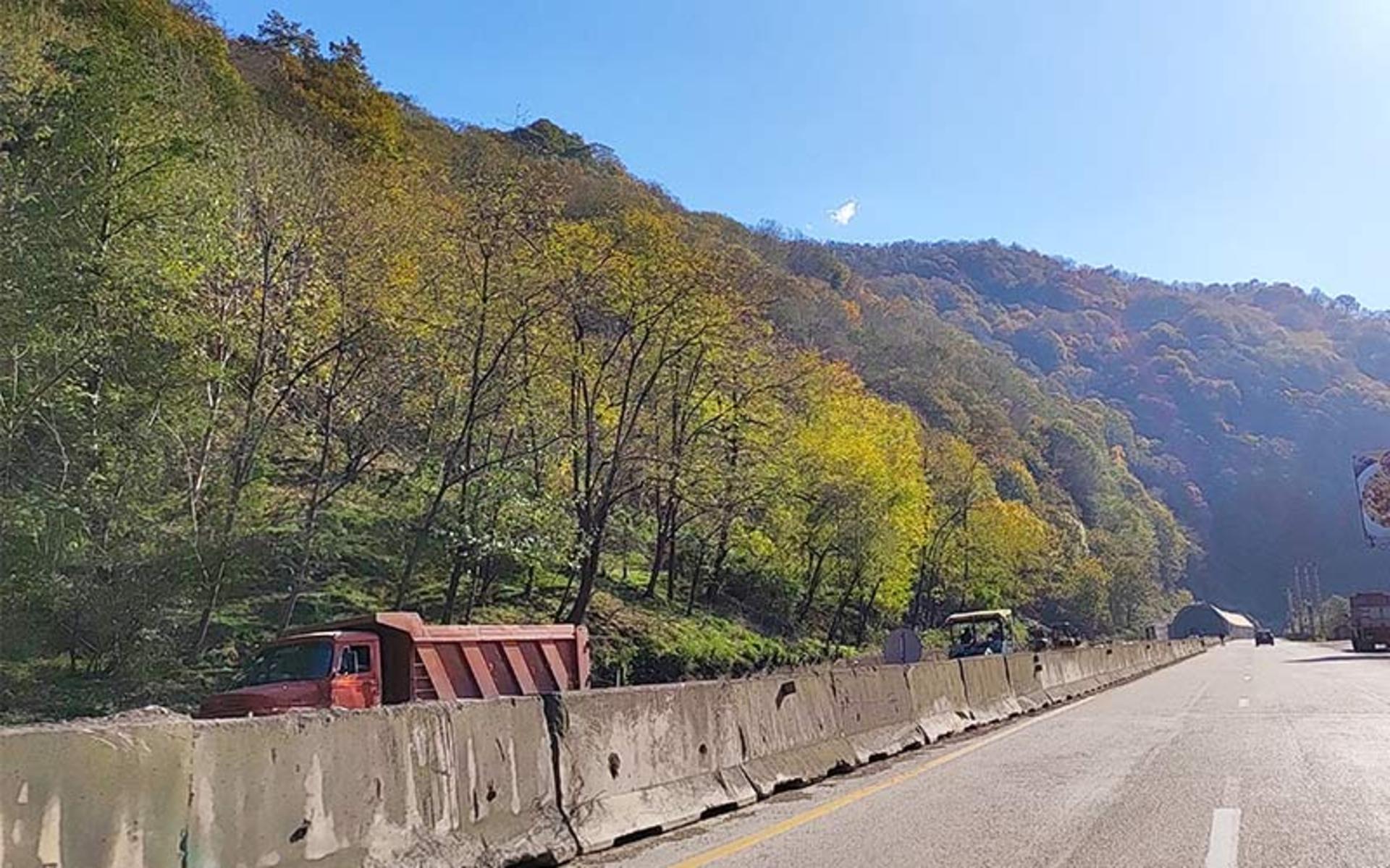 جاده فیروزکوه در بهار، منبع عکس: گوگل مپ، عکاس: هادی خرسند