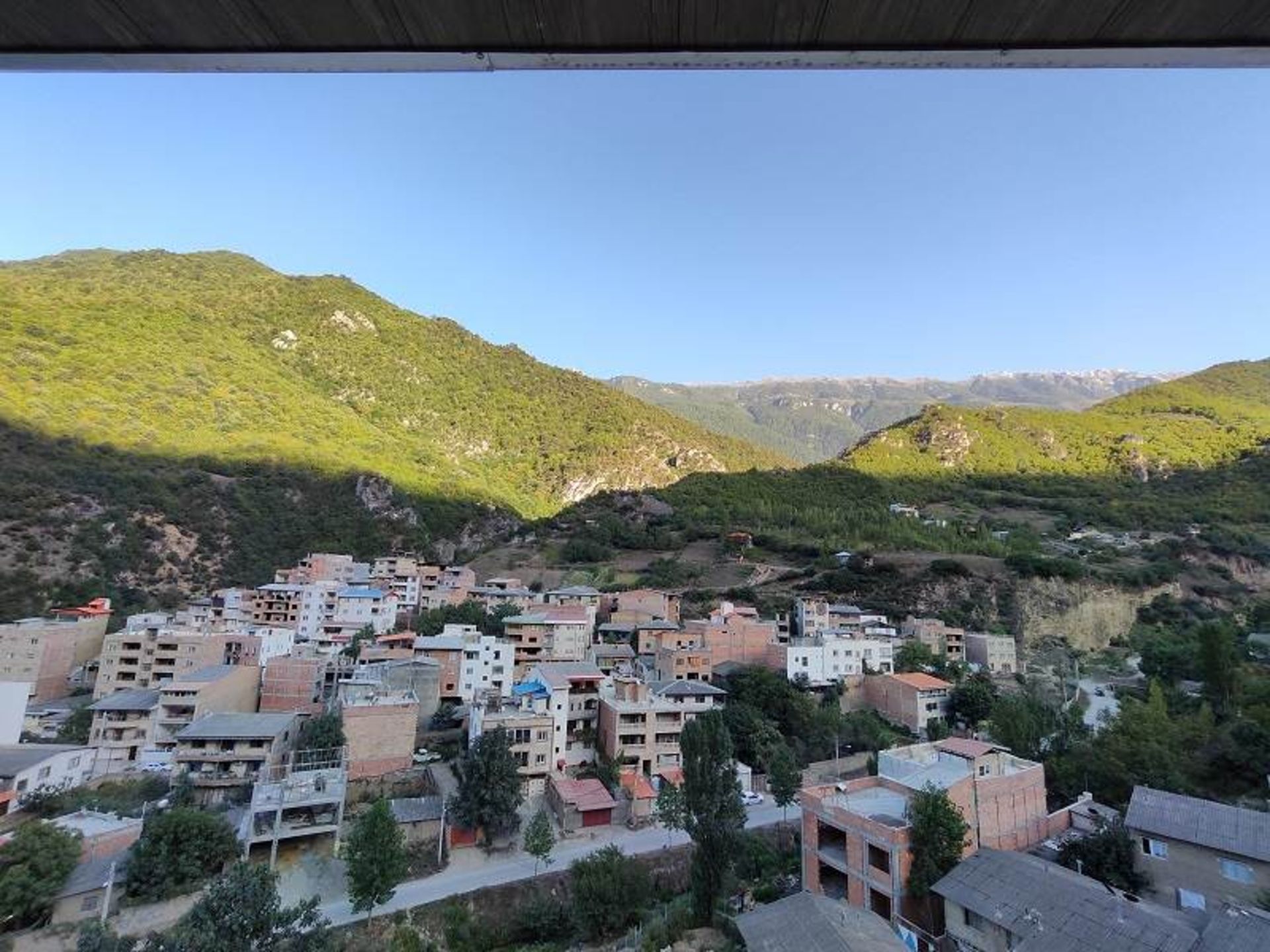 طبیعت روستای زیارت؛ منبع عکس: گوگل مپ. عکاس: Ebrahim Karimi