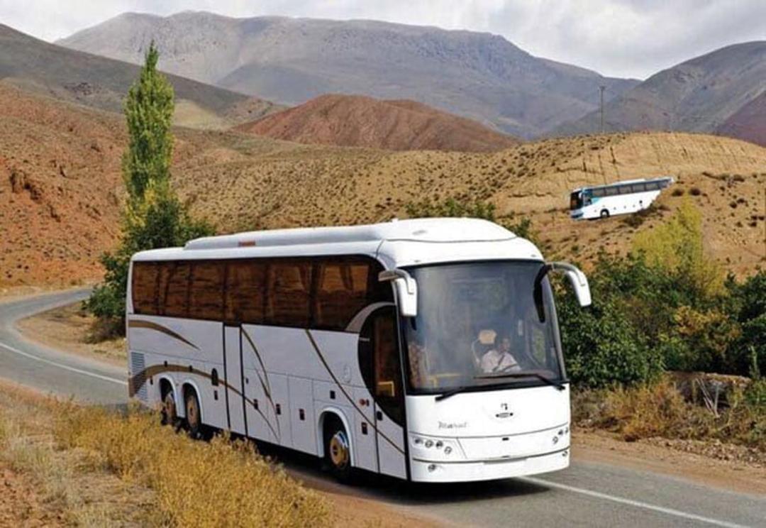 اتوبوس ایروان در جاده، منبع عکس: همشهری آنلاین، عکاس: نامشخص