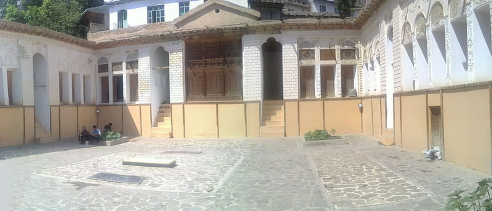 محوطه داخلی خانه نیما یوشیج در نور، منبع عکس: ویکی مدیا، عکاس: Mashabbas