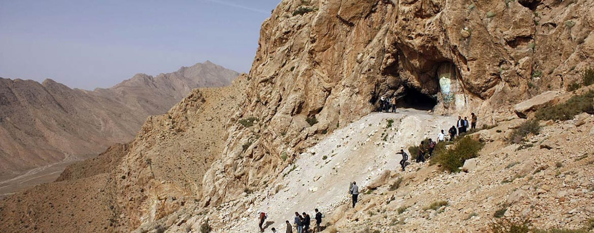 غار دربند شهمیرزاد؛ منبع عکس: ویکی‌بین؛ عکاس: نامشخص