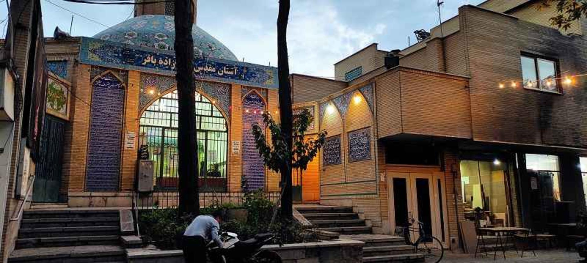 ورودی امامزاده باقر اصفهان. منبع عکس: گوگل مپ. عکاس: محسن رضایی