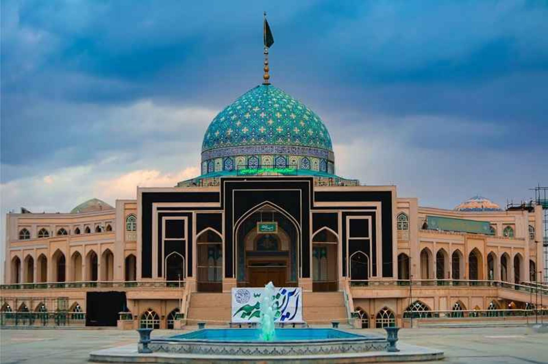 گنبد امامزاده شاه کرم اصفهان. منبع عکس: وبسایت آستان مقدس امامزاده شاه کرم (ع). عکاس: نامشخص