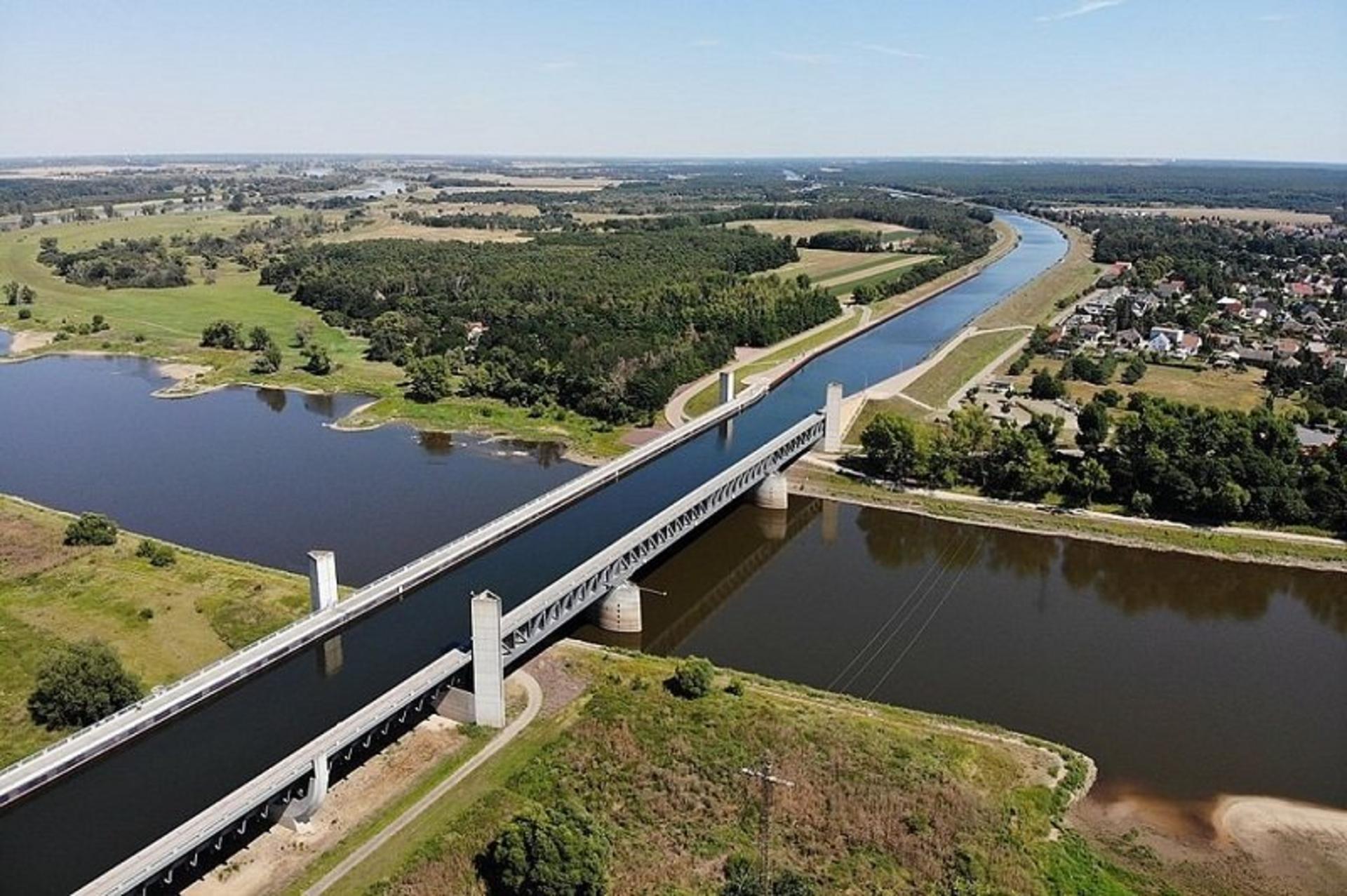 پل معروف Magdeburg Water در آلمان؛ منبع عکس: وب سایت worldfamousthings.com. عکاس: نامشخص