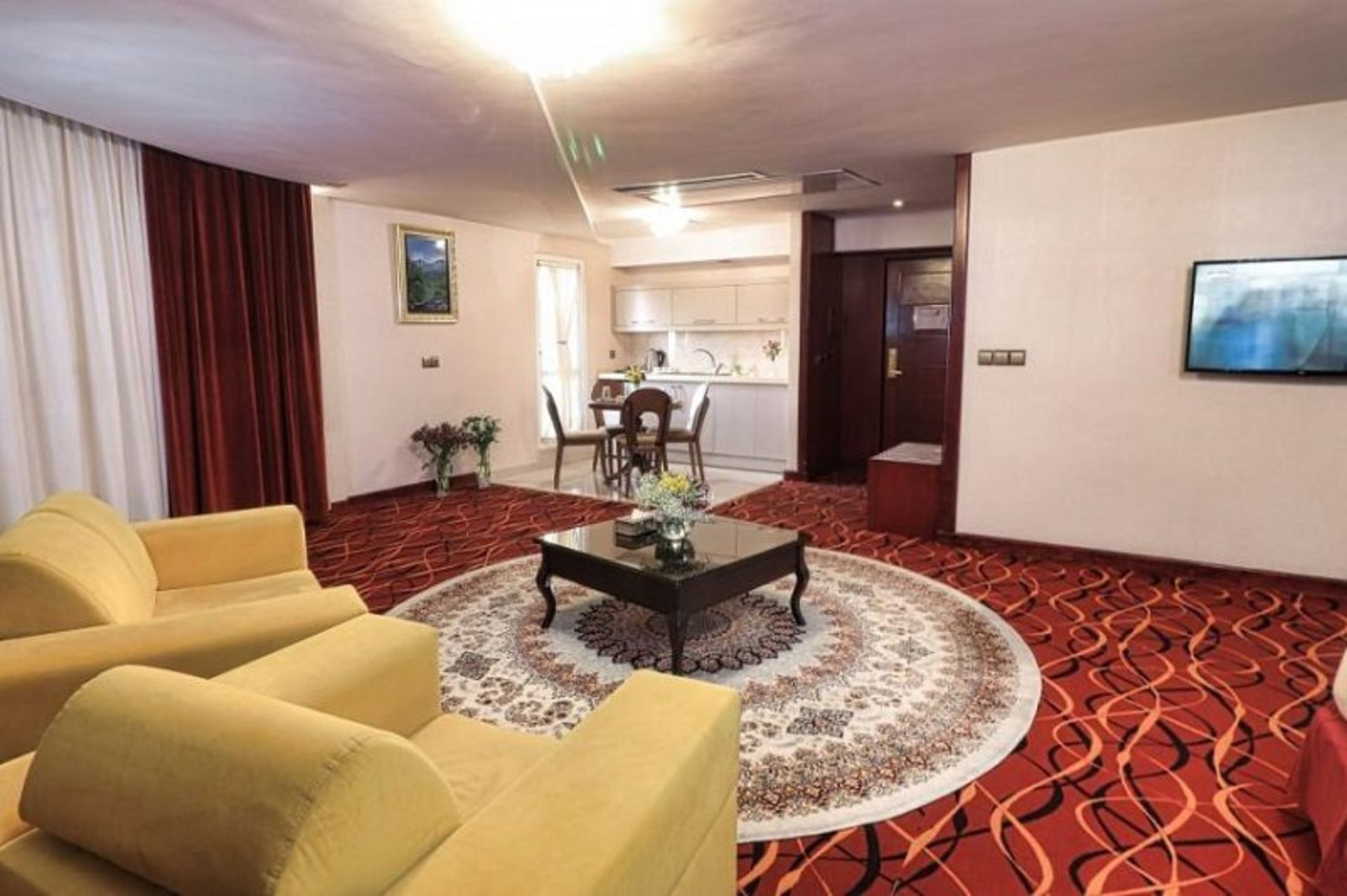سوییت رویال هتل پارسیس مشهد؛ منبع عکس: وب سایت Hotelparsis.com. عکاس: نامشخص