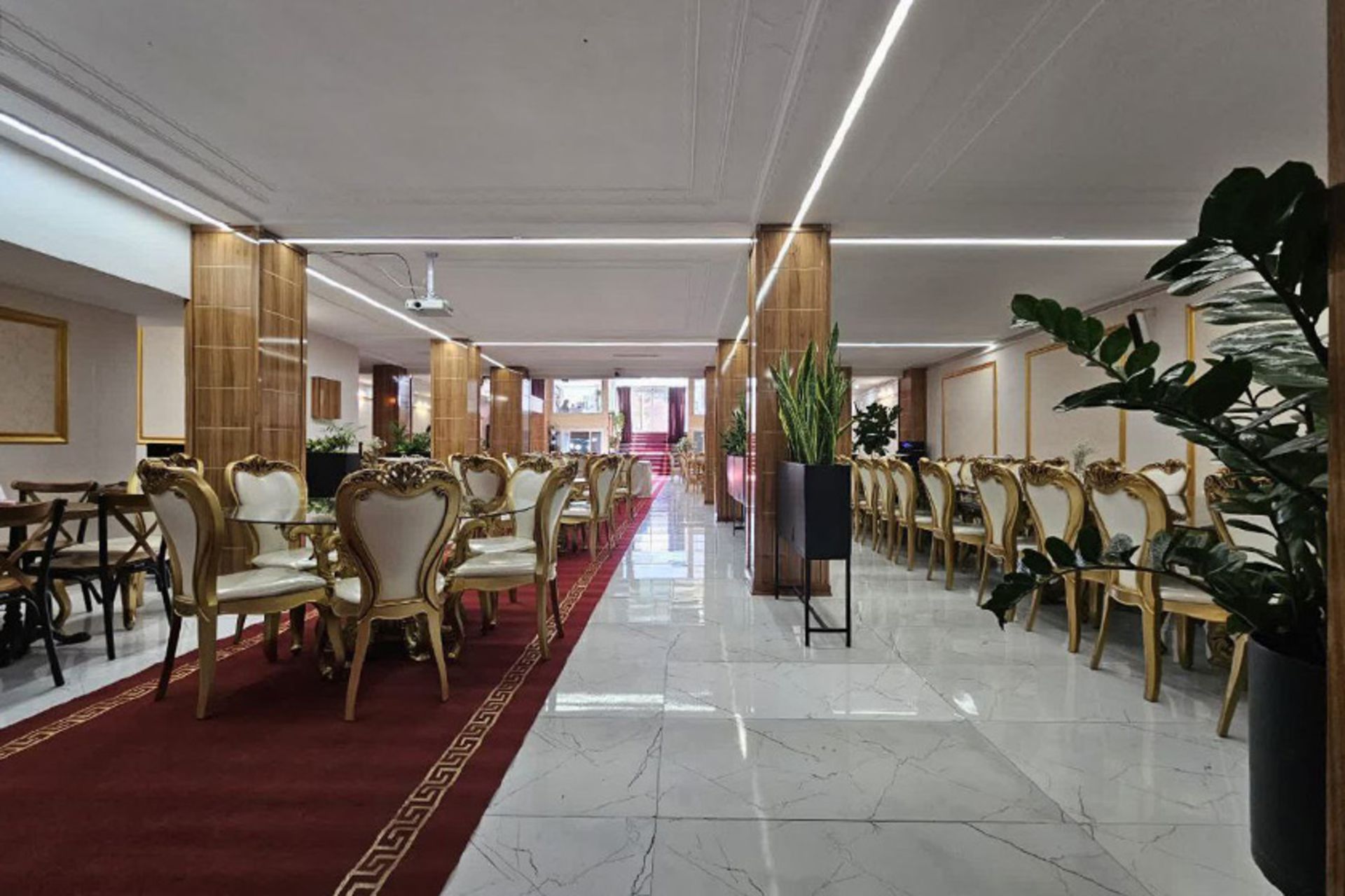 فضای داخلی رستوران هتل کاریز اردکان یزد