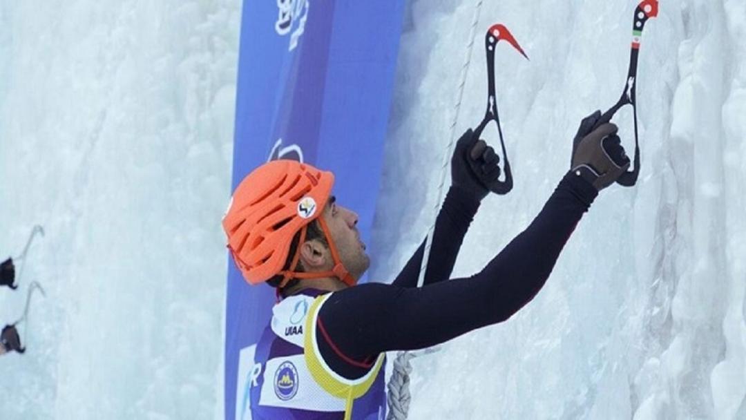 یخ نوردی در دیواره یخ نوردی مصنوعی کیش. منبع عکس: قدس آنلاین. عکاس: نامشخص
