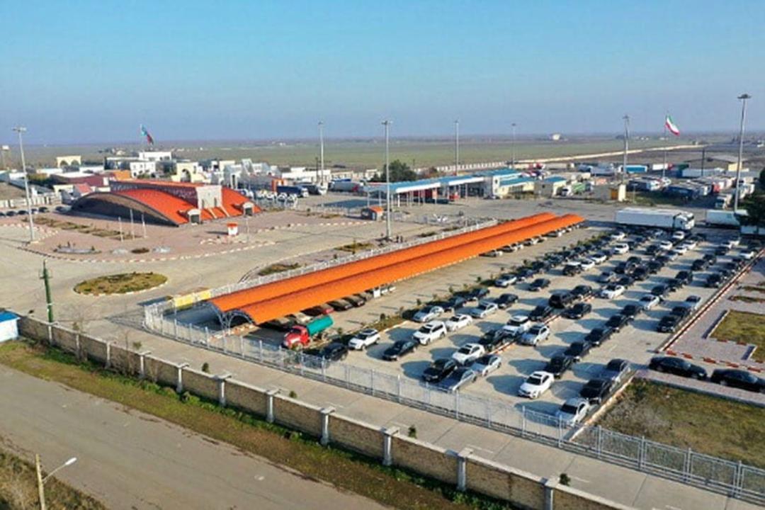 خودرو گردشگران در پایانه مرزی بیله سوار، منبع عکس: خبرگزاری ایلنا، عکاس: نامشخص