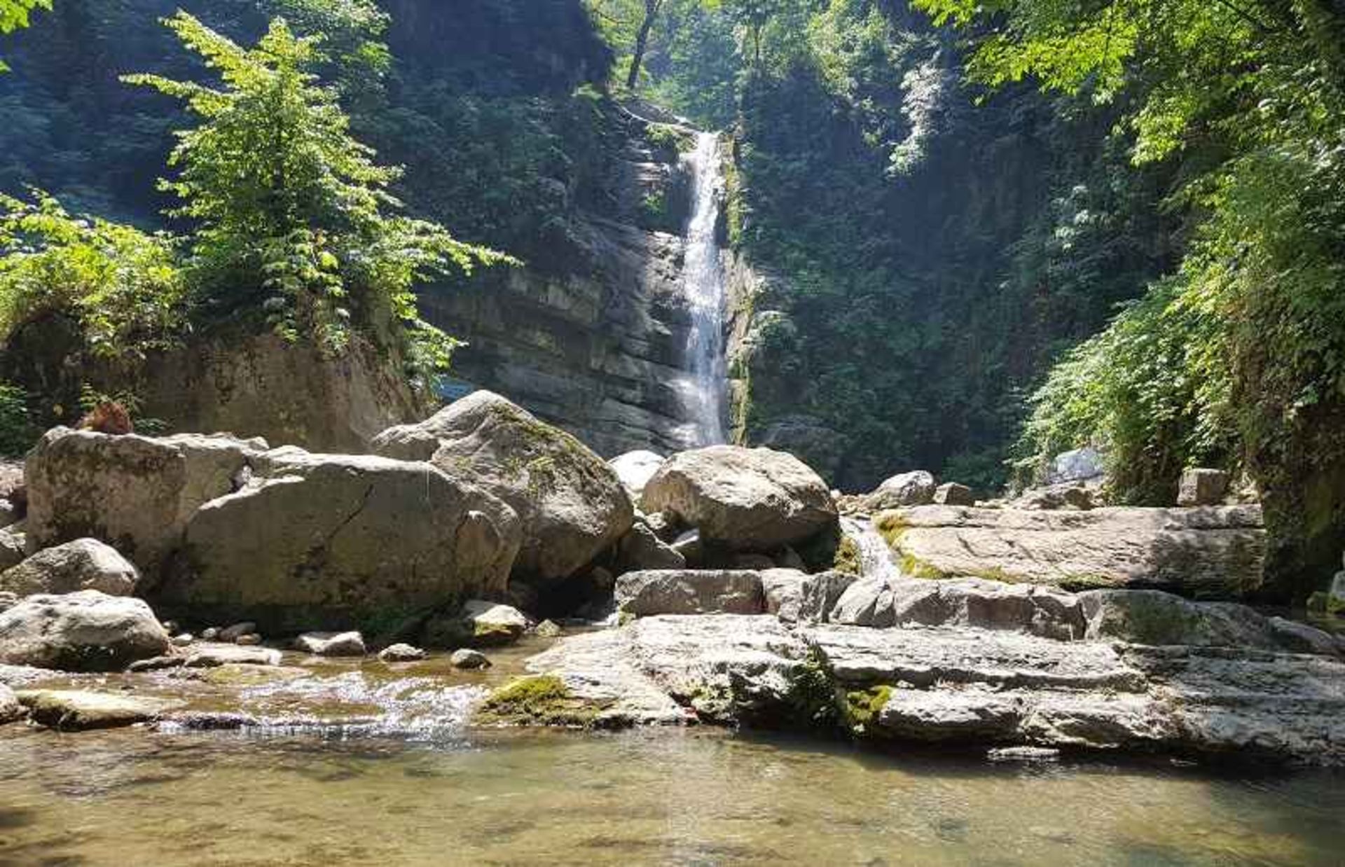 آبشار روستای شیرآباد؛ منبع عکس: گوگل مپ. عکاس: ALI TABASSI