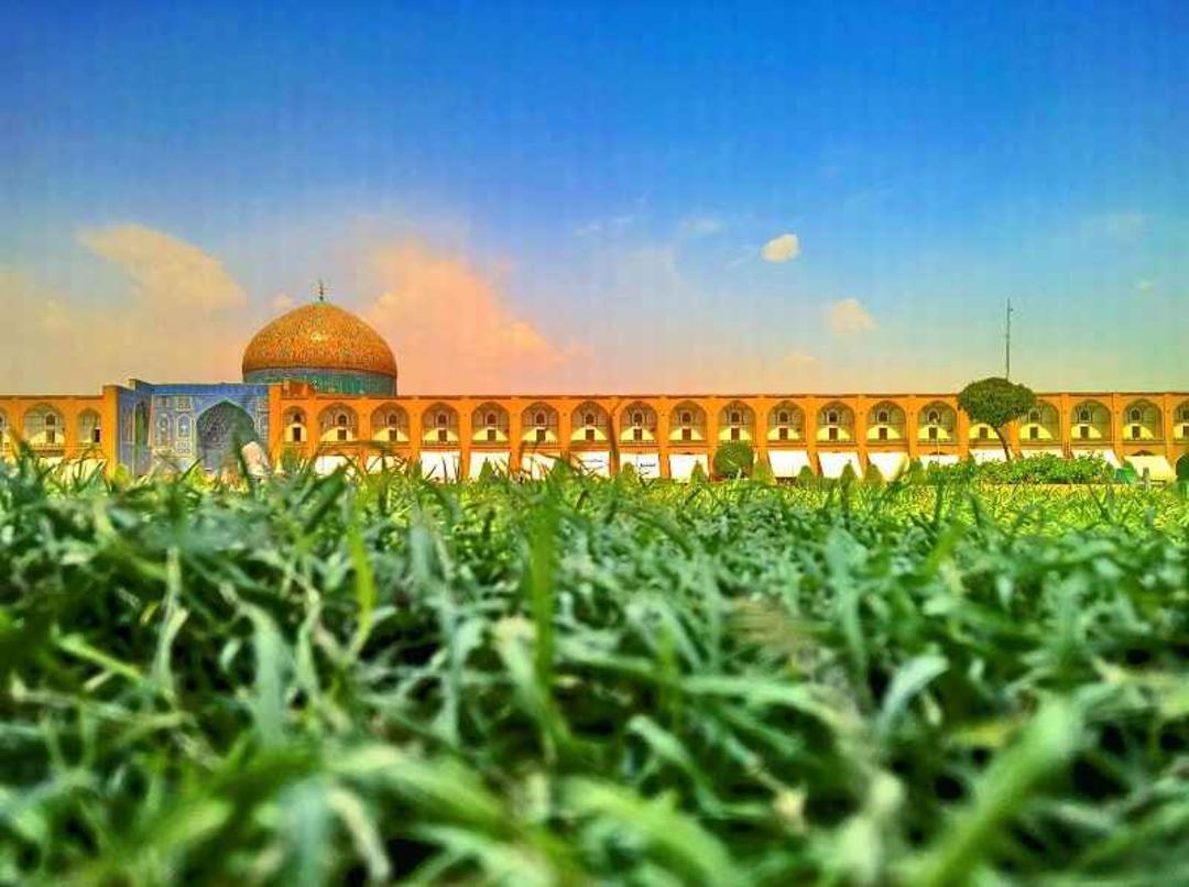 گنبد مسجد شیخ لطف الله از نمای میدان نقش جهان