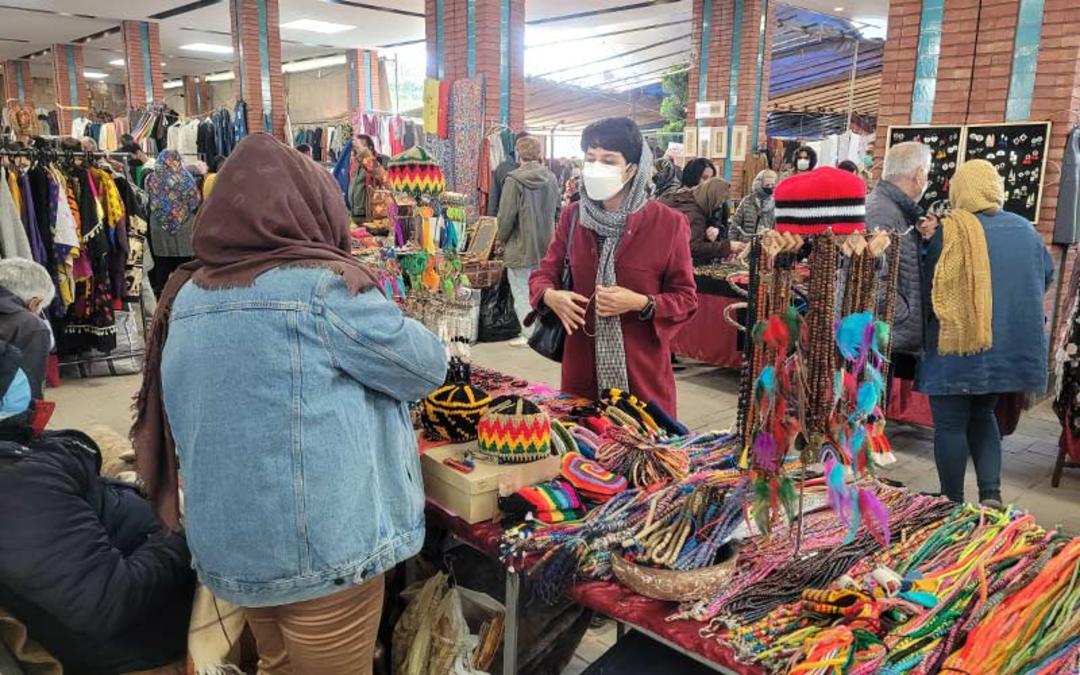 فروش صنایع دستی در جمعه بازار پروانه