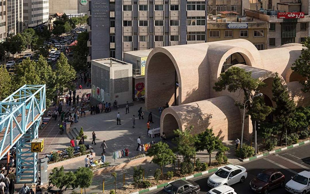 عکس هوایی از ایستگاه متروی جهاد، منبع عکس: dezeen.com، عکاس: نامشخص