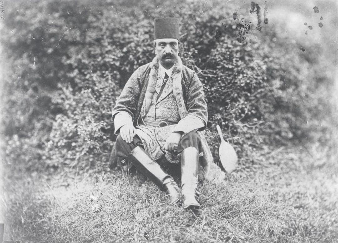 ناصرالدین شاه قاجار در عکس آلبوم خانه کاخ گلستان؛ منبع عکس: آلبوم خانه کاخ گلستان. عکاس: نامشخص