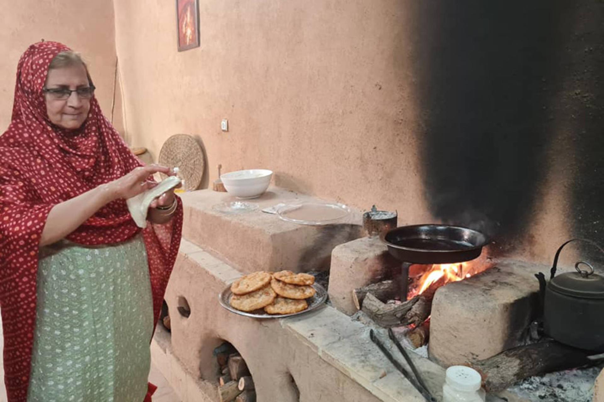 نمایش پخت نان در موزه اسناد و نسخ تاریخی یزد