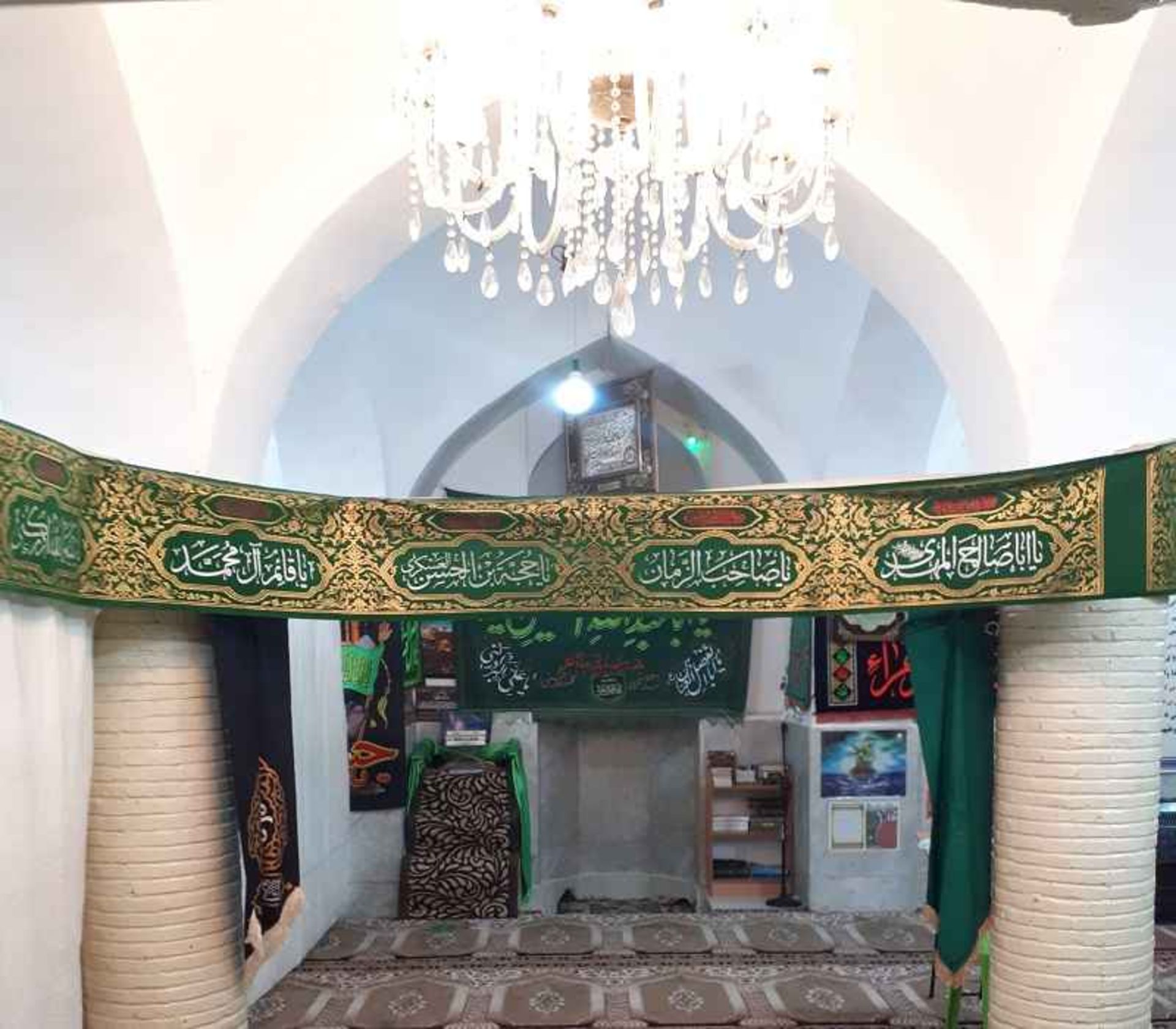 داخل آرامگاه ساروتقی اصفهان. منبع عکس: گوگل مپ. عکاس: Towards Infinity