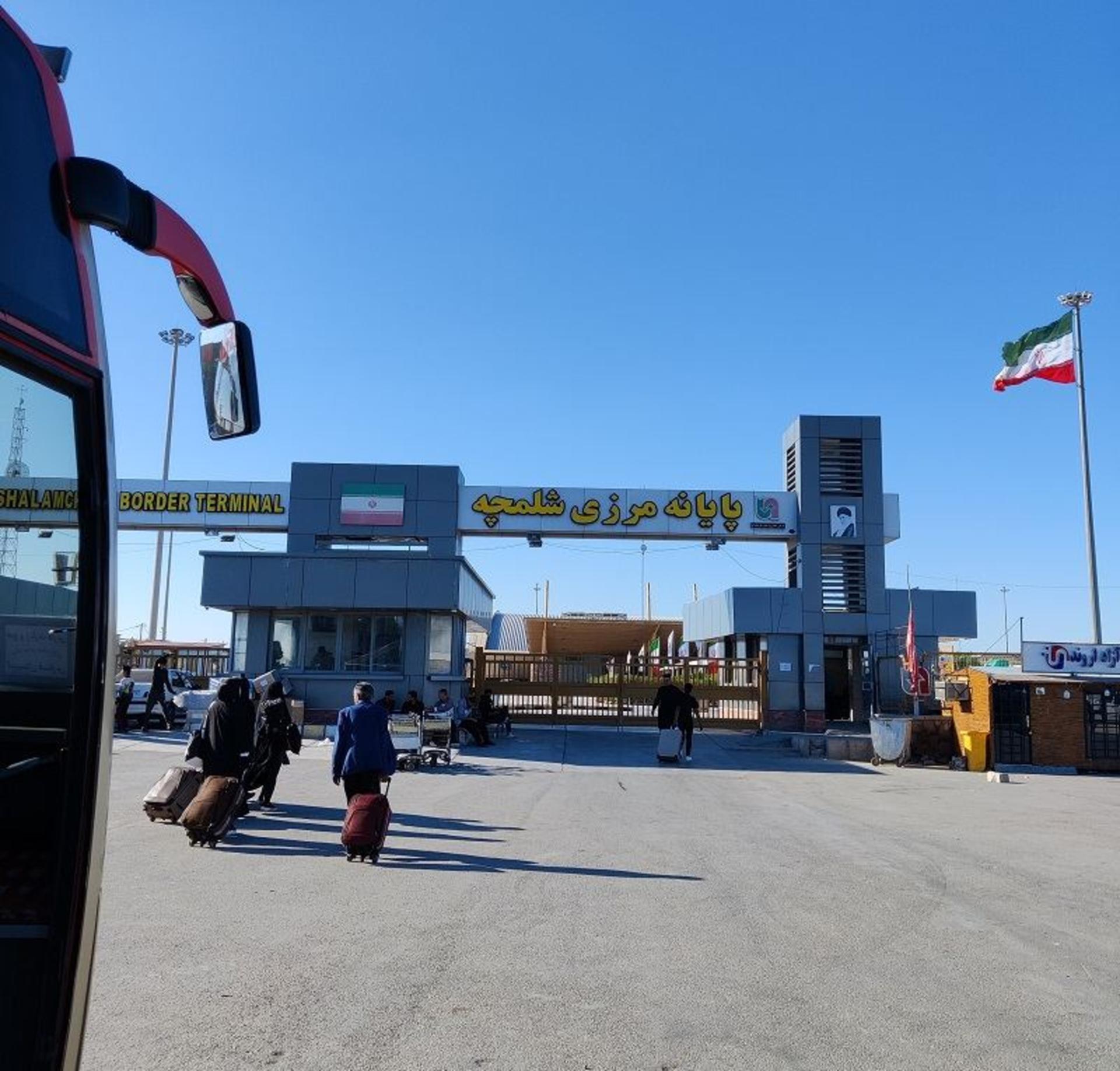 مسافران در پایانه مرزی شلمچه