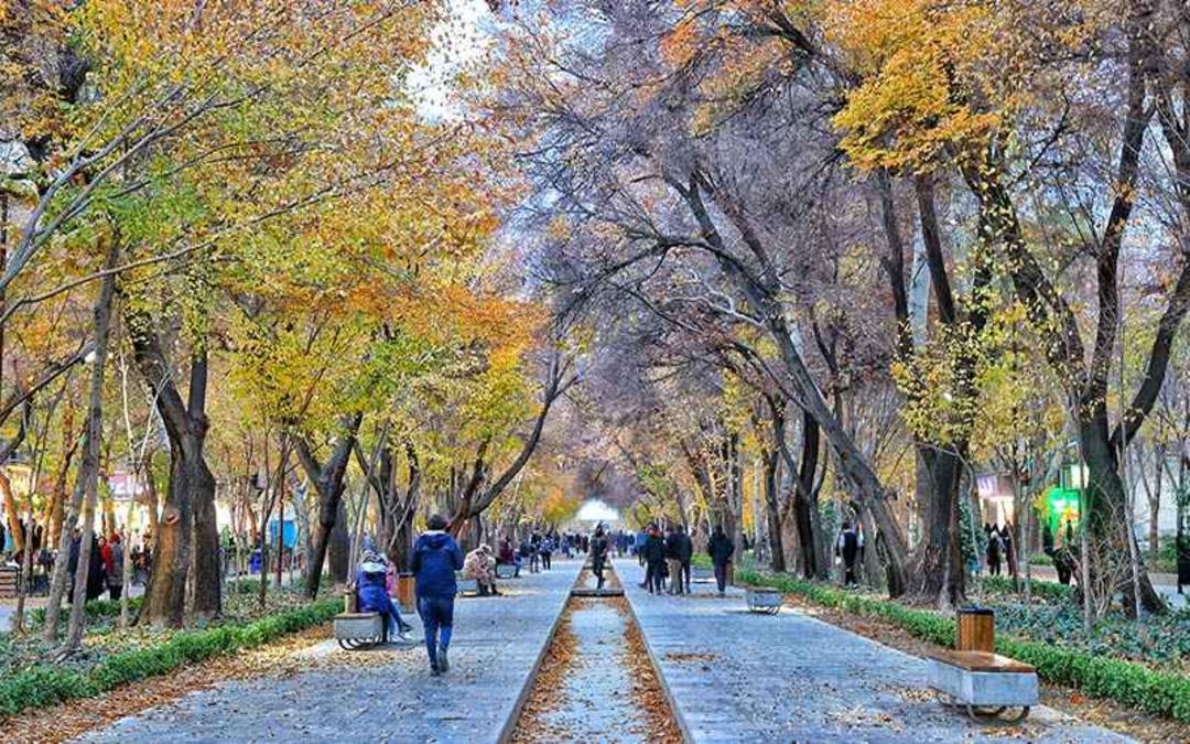 چهارباغ عباسی اصفهان در پاییز