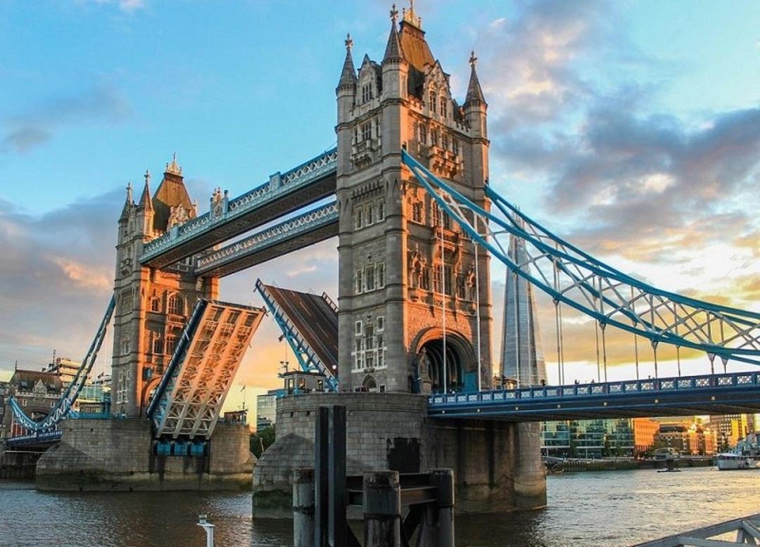 پل معروف London Tower در انگلیس؛ منبع عکس: وب سایت worldfamousthings.com. عکاس: نامشخص