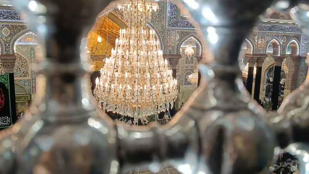چلچراغ حرم امام حسین (ع)؛ منبع عکس: گوگل مپ؛ عکاس: HY KH