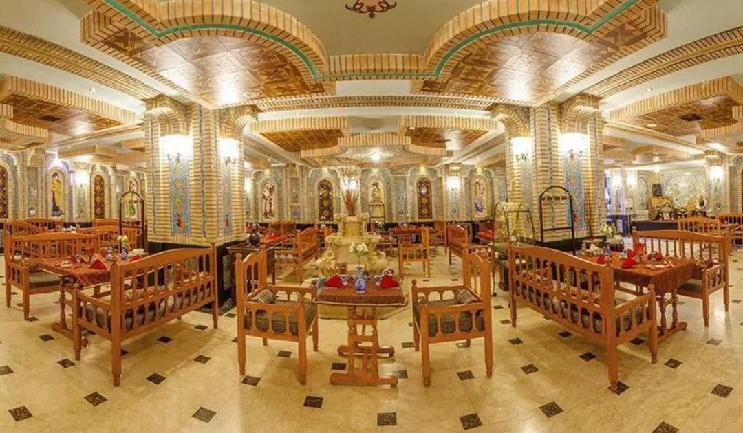 رستوران سنتی ترمه هتل گلدن پالاس مشهد؛ منبع عکس: وب سایت Goldenpalacehotel.com. عکاس: نامشخص