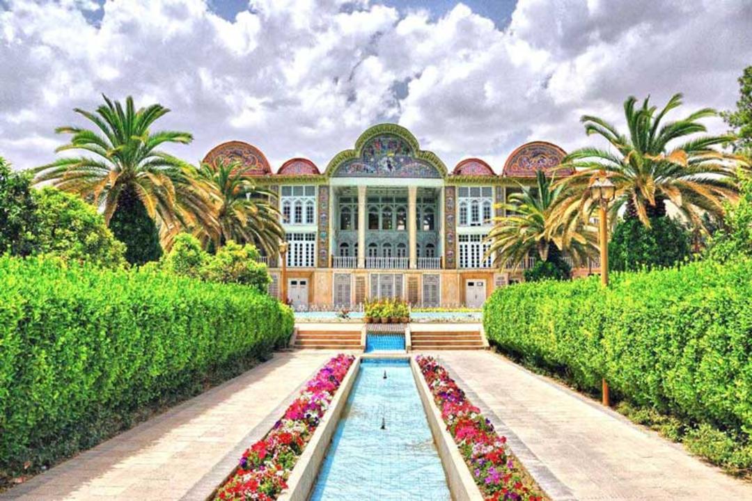 باغ ارم شیراز در بهار، منبع عکس: سایت Iranroute، عکاس: نامشخص