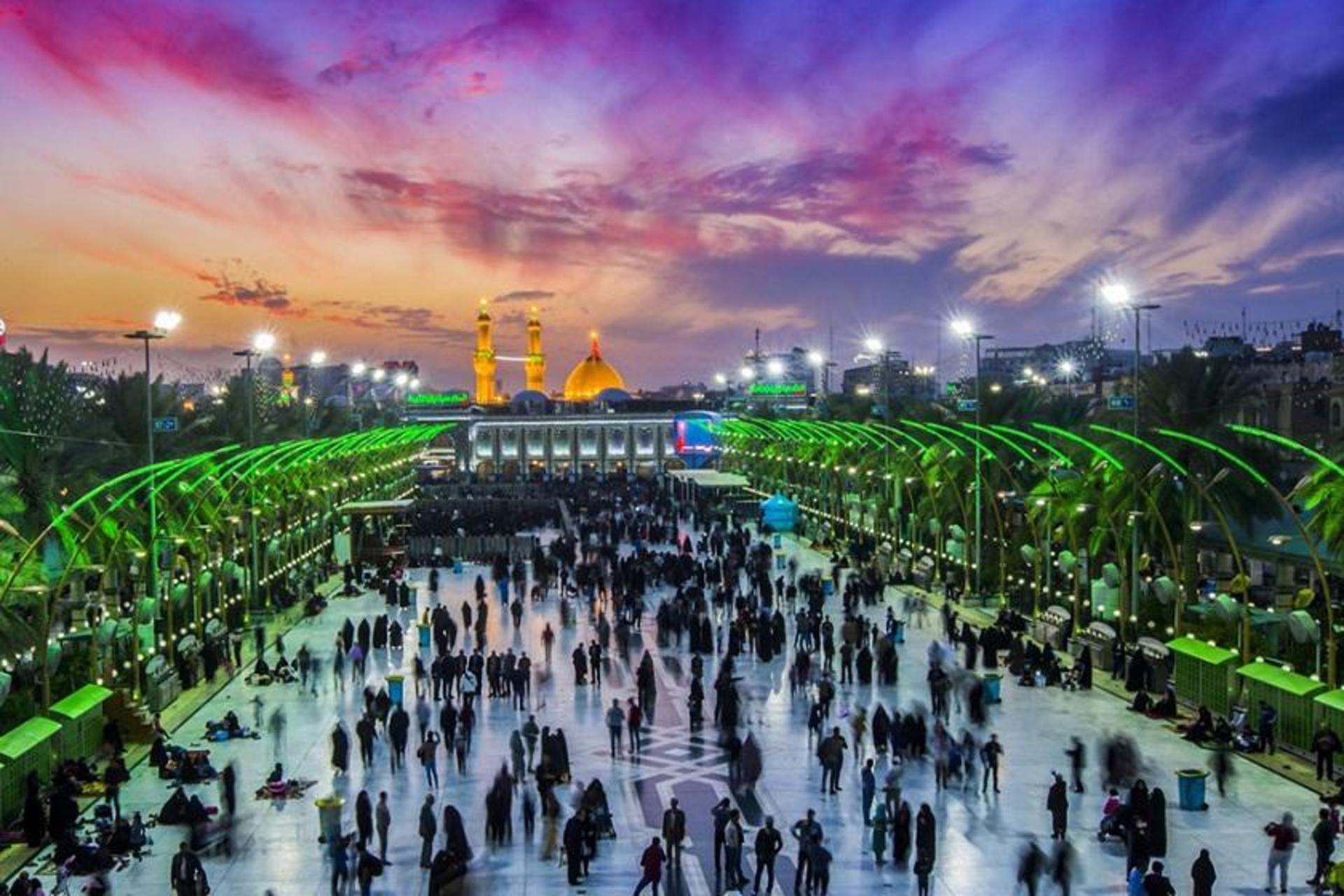 زوار در حرم امام حسین (ع) و بین الحرمین؛ منبع عکس: گوگل مپ؛ عکاس: abode abode