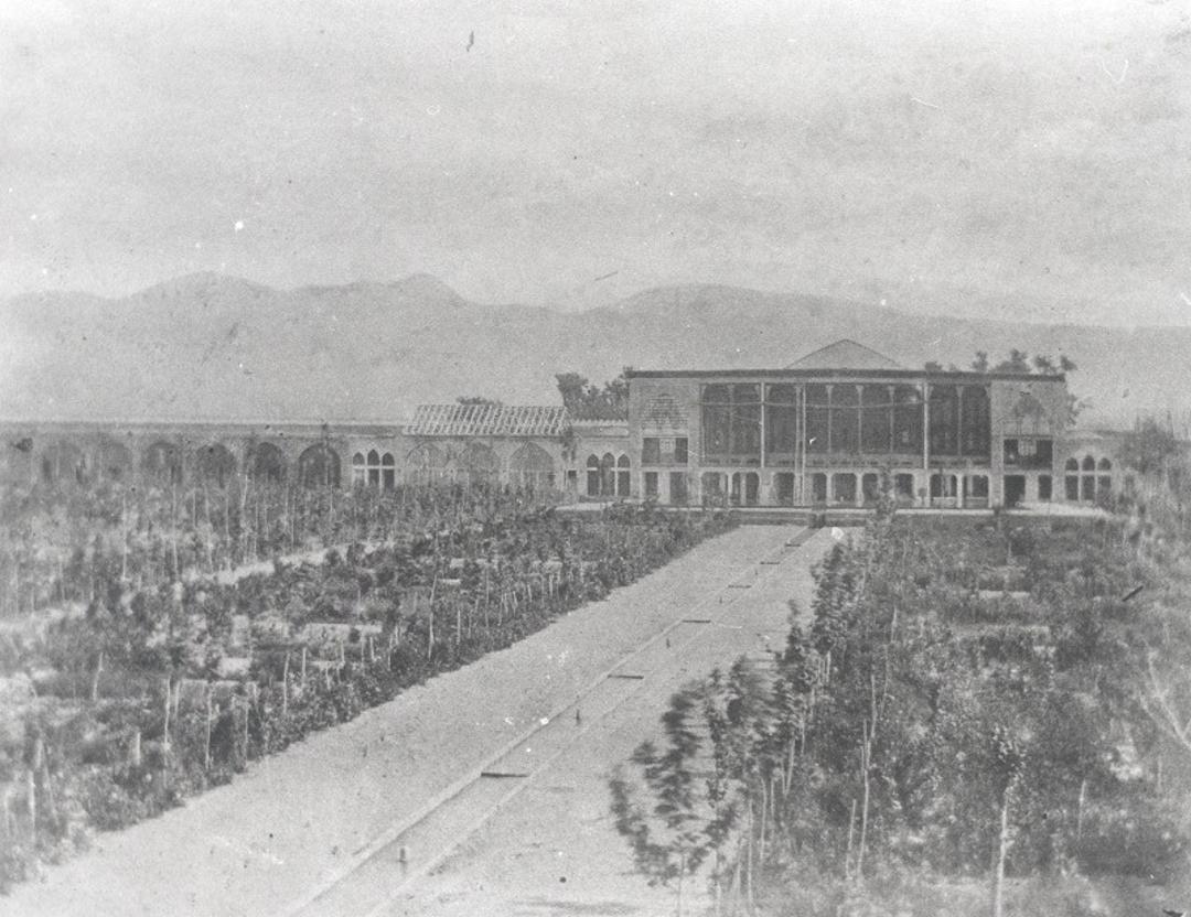 عمارت نظامیه در تهران در عکس آلبوم خانه کاخ گلستان؛ منبع عکس: آلبوم خانه کاخ گلستان. عکاس: نامشخص