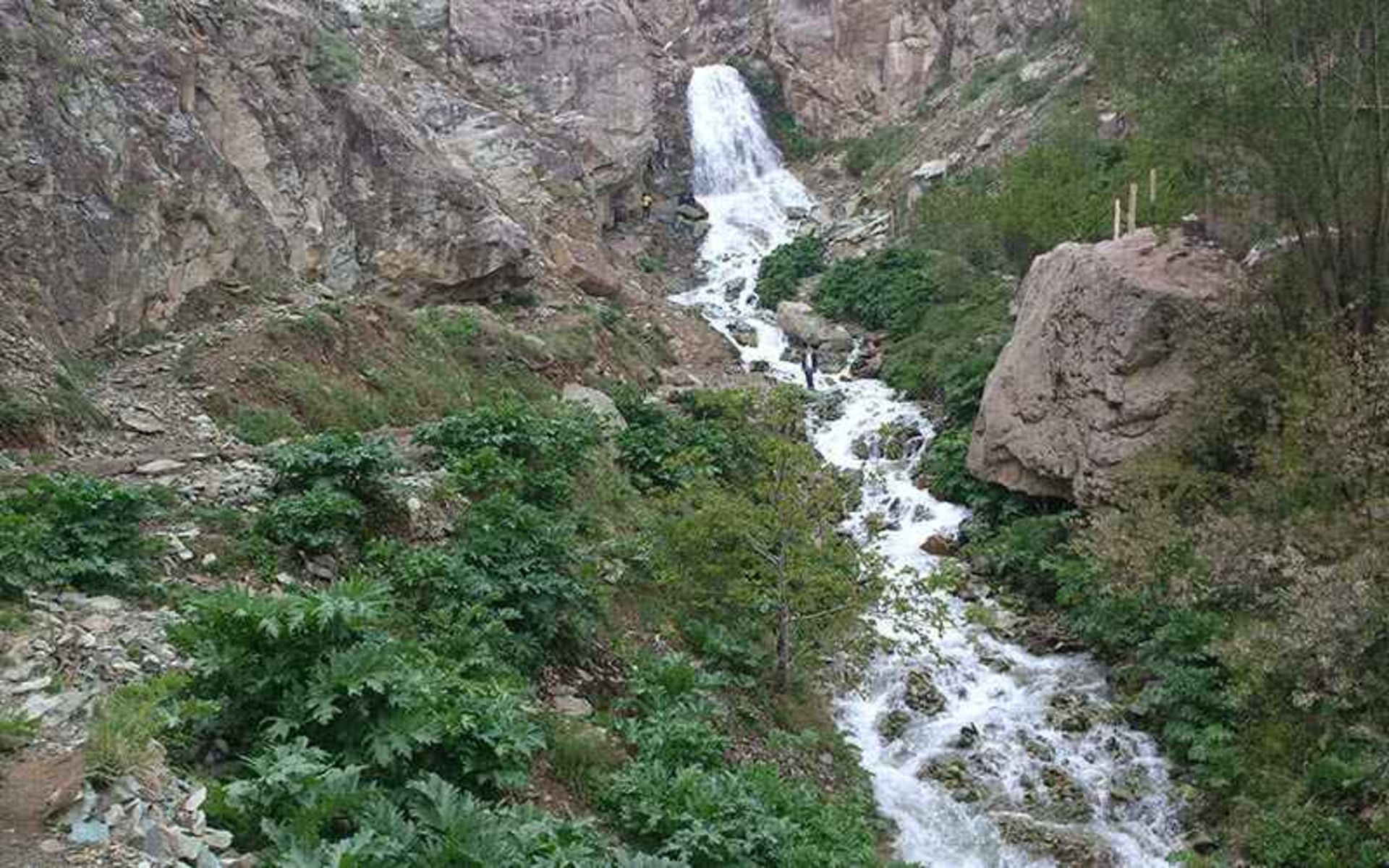 آبشار روستای شکراب، منبع عکس: گوگل مپ، عکاس: نوید ابداعی