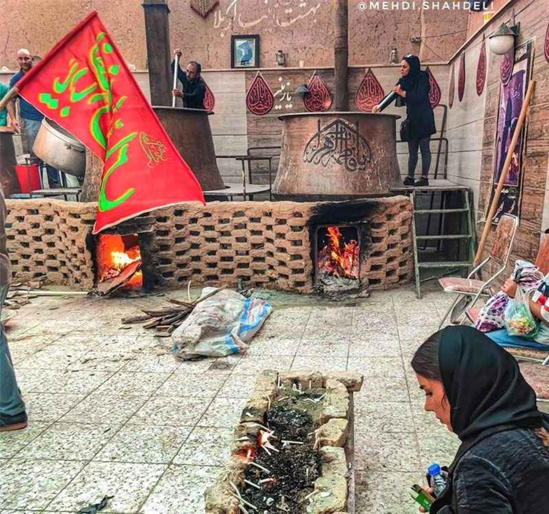 نذری محرم در مراسم ۴۱ منبر، منبع عکس: اینستاگرام mehdi.shahdeli@، عکاس: مهدی شاهدلی