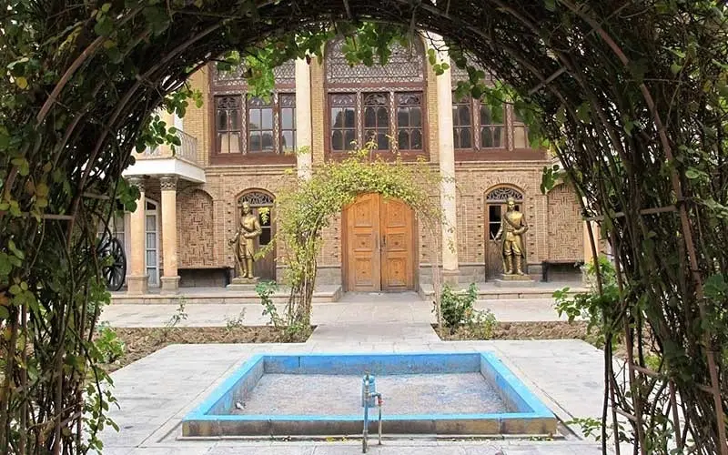 حیاط خانه مشروطه تبریز، منبع عکس: chtn.ir، عکاس: نامشخص