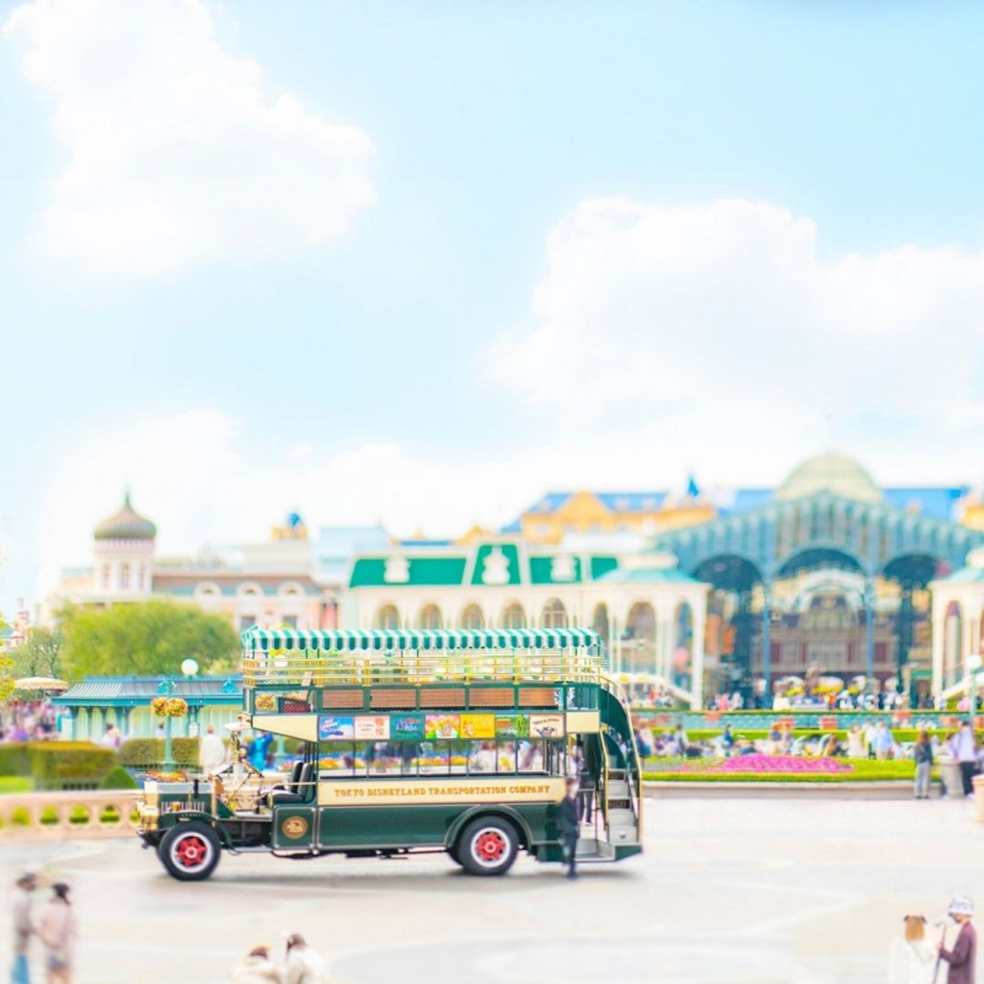 اتوبوس دیزنی لند توکیو؛ منبع عکس: اینستاگرام Tokyodisneyresort_official. عکاس: نامشخص