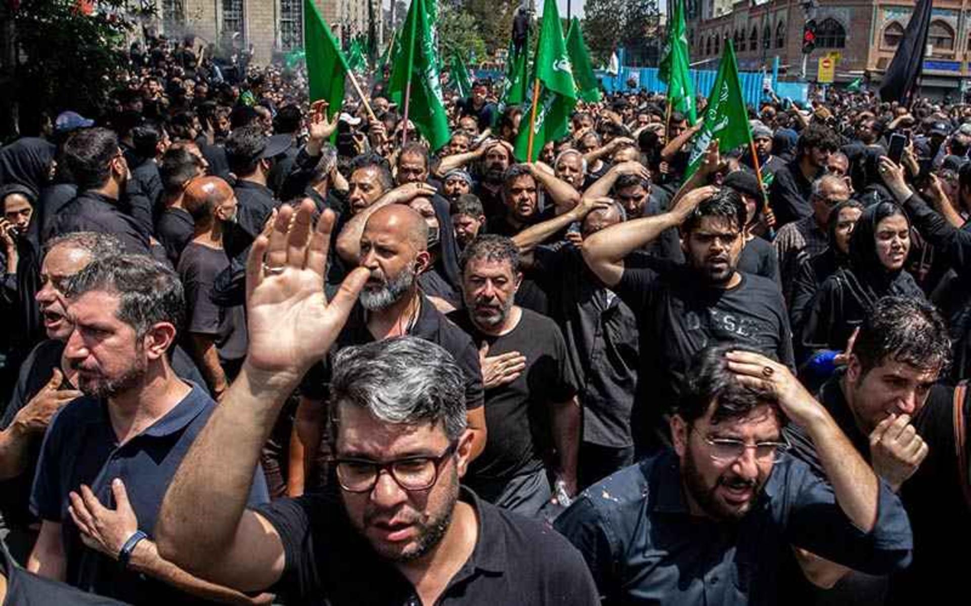 دسته عزاداری در محرم، منبع عکس: nytimes.com، عکاس: آرش خاموشی