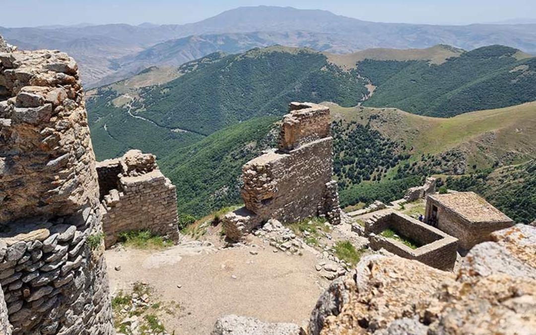 بخش های مختلف قلعه بابک، منبع عکس: گوگل مپ، عکاس: کاوه نوحی