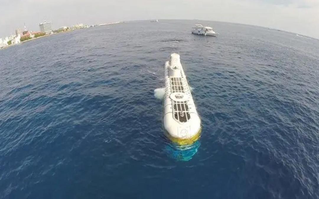 زیردریایی وال مالدیو روی آب اقیانوس هند؛ منبع عکس: hotel78maldives.com، عکاس: نامشخص