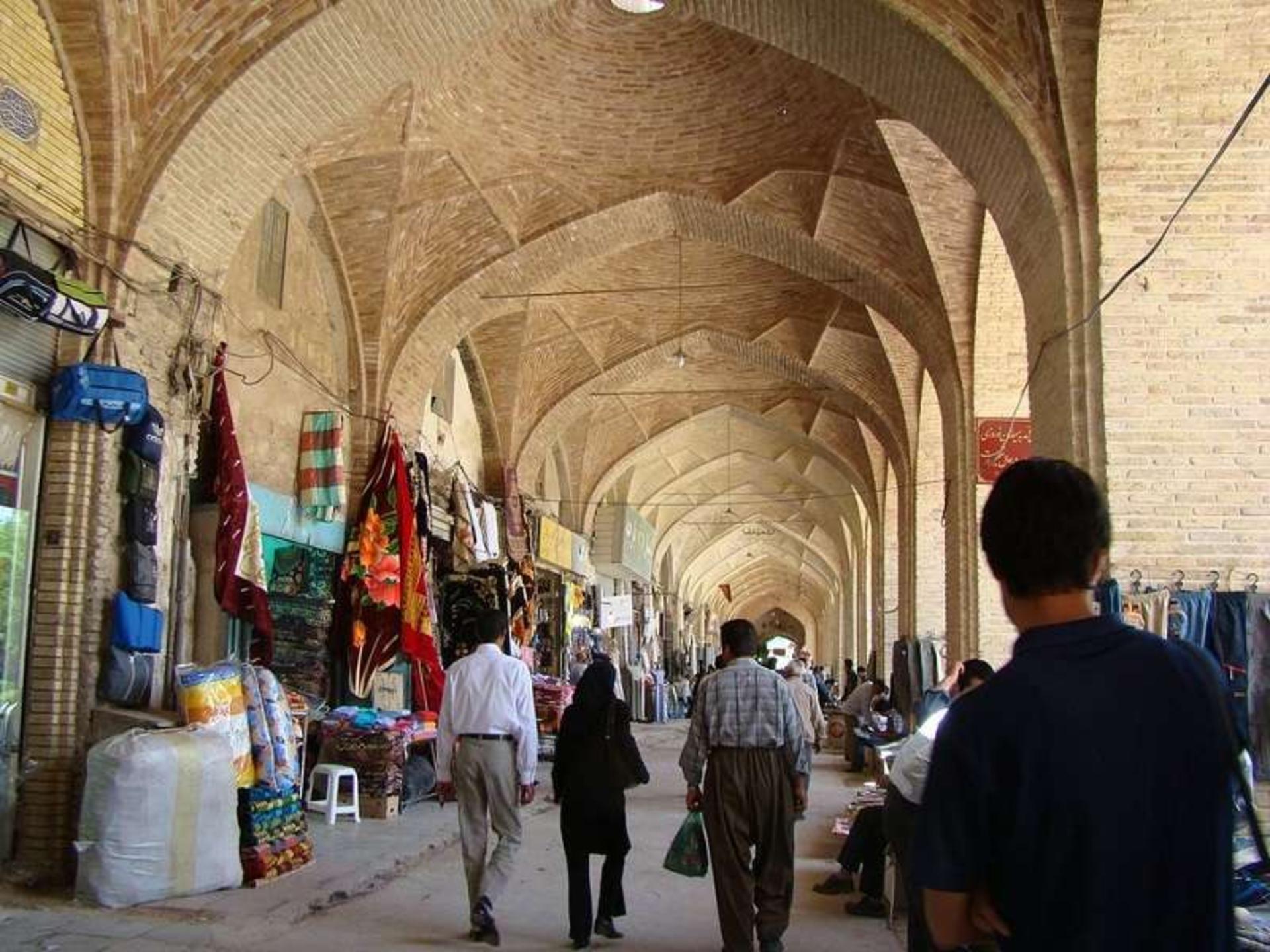 راسته بازار بزرک کرمان؛ منبع عکس: ویکی مدیا؛ عکاس: Nima.m