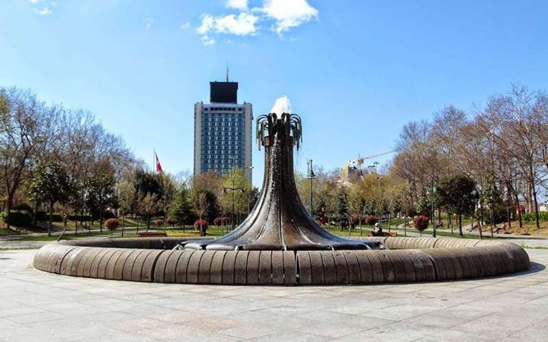 فواره وسط پارک گزی استانبول