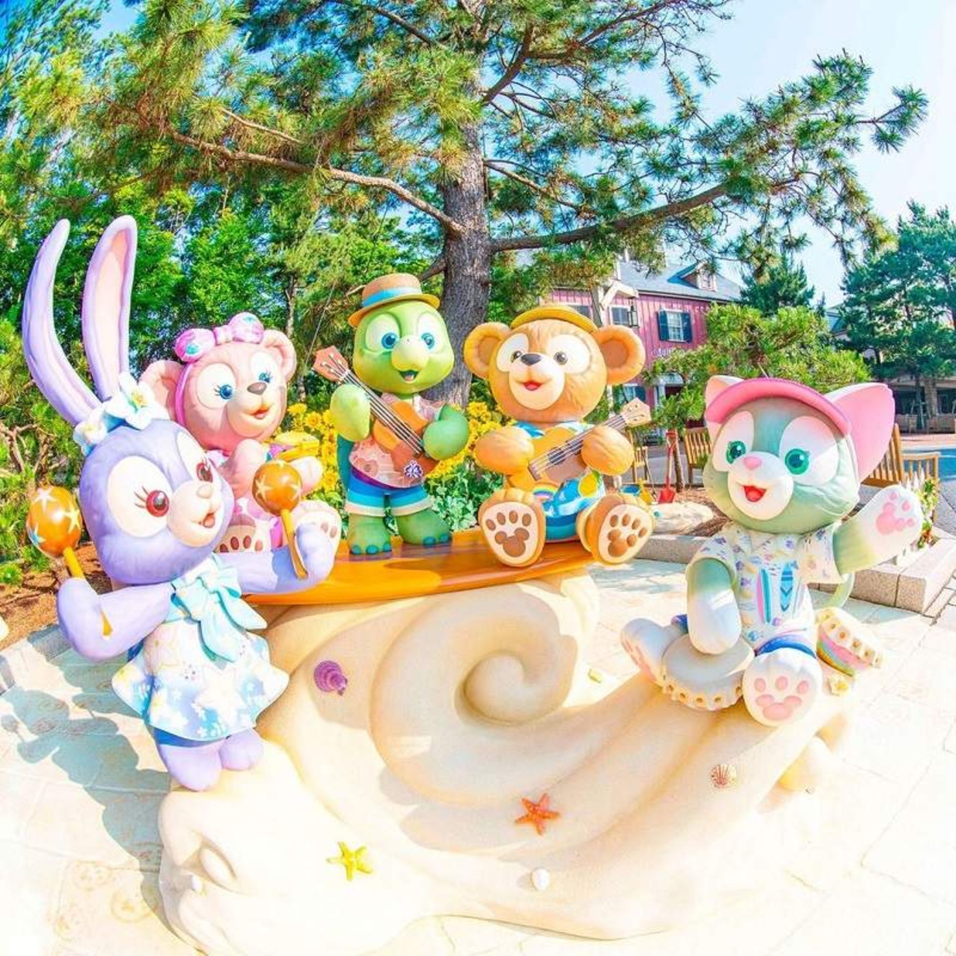 شخصیت های کارتنی در دیزنی لند توکیو؛ منبع عکس: اینستاگرام Tokyodisneyresort_official. عکاس: نامشخص