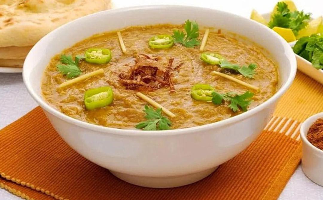 غذای سنتی کلمبا قشم در کاسه چینی، منبع عکس: سایت روم تور مگ، عکاس: نامشخص