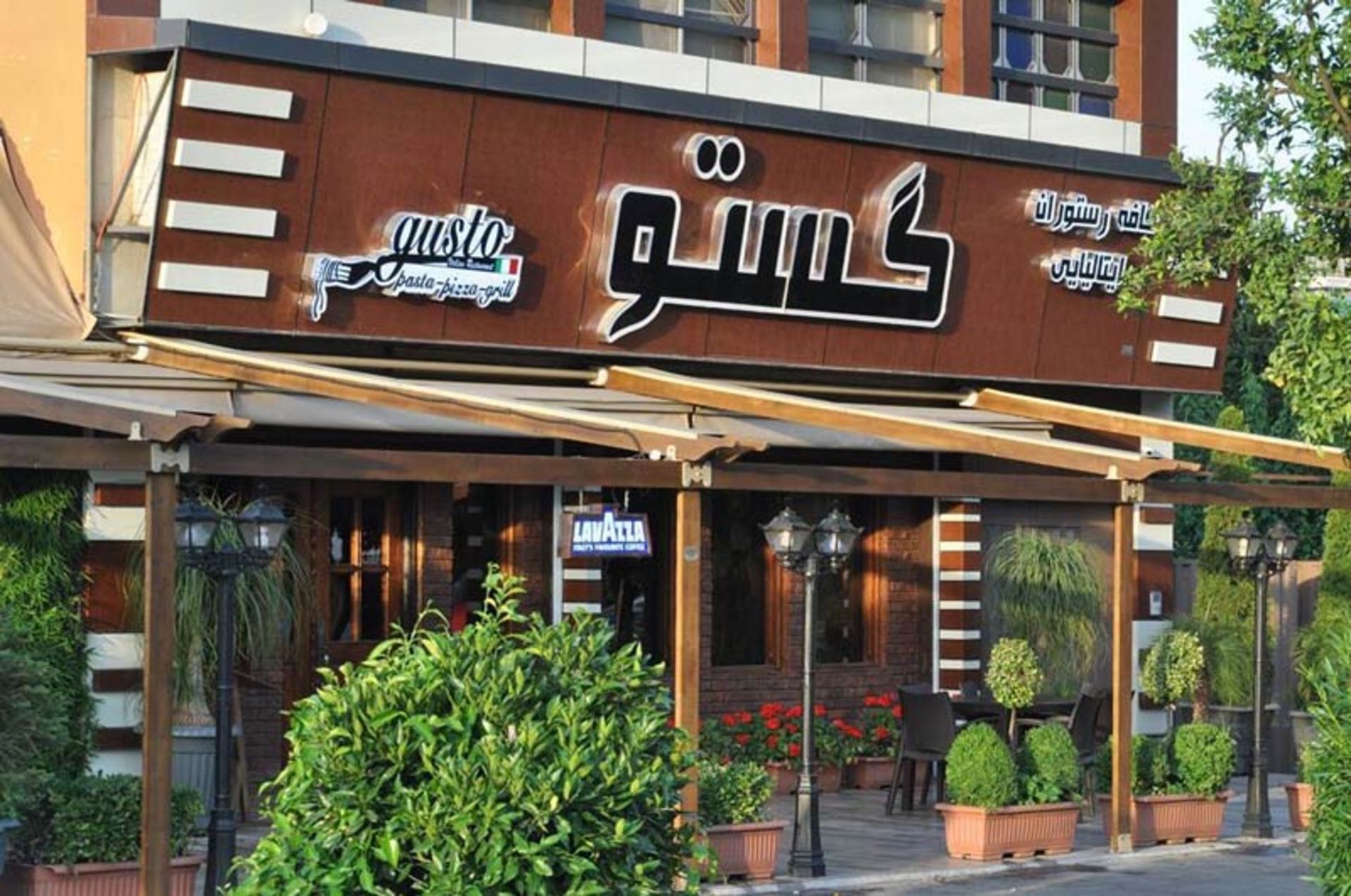 ورودی کافه رستوران ایتالیایی گستو رامسر، منبع عکس: صفحه اینستاگرام gusto.restaurant، عکاس: نامشخص