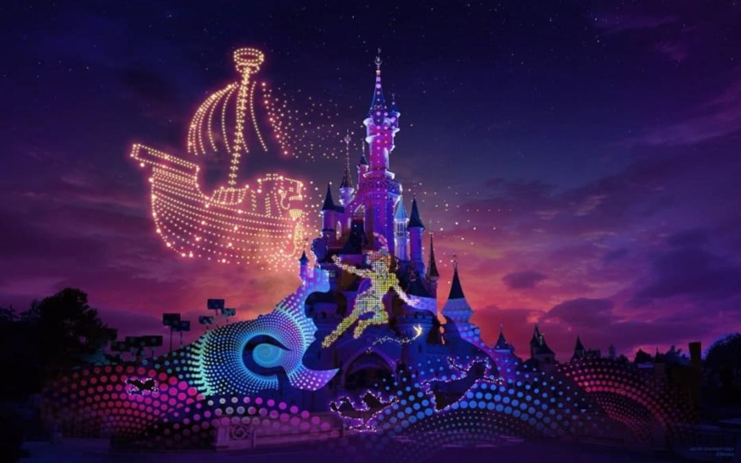 دیزنی لند پاریس آتش بازی در آسمان؛ منبع عکس: www.runtothemagic.com. عکاس: نامشخص