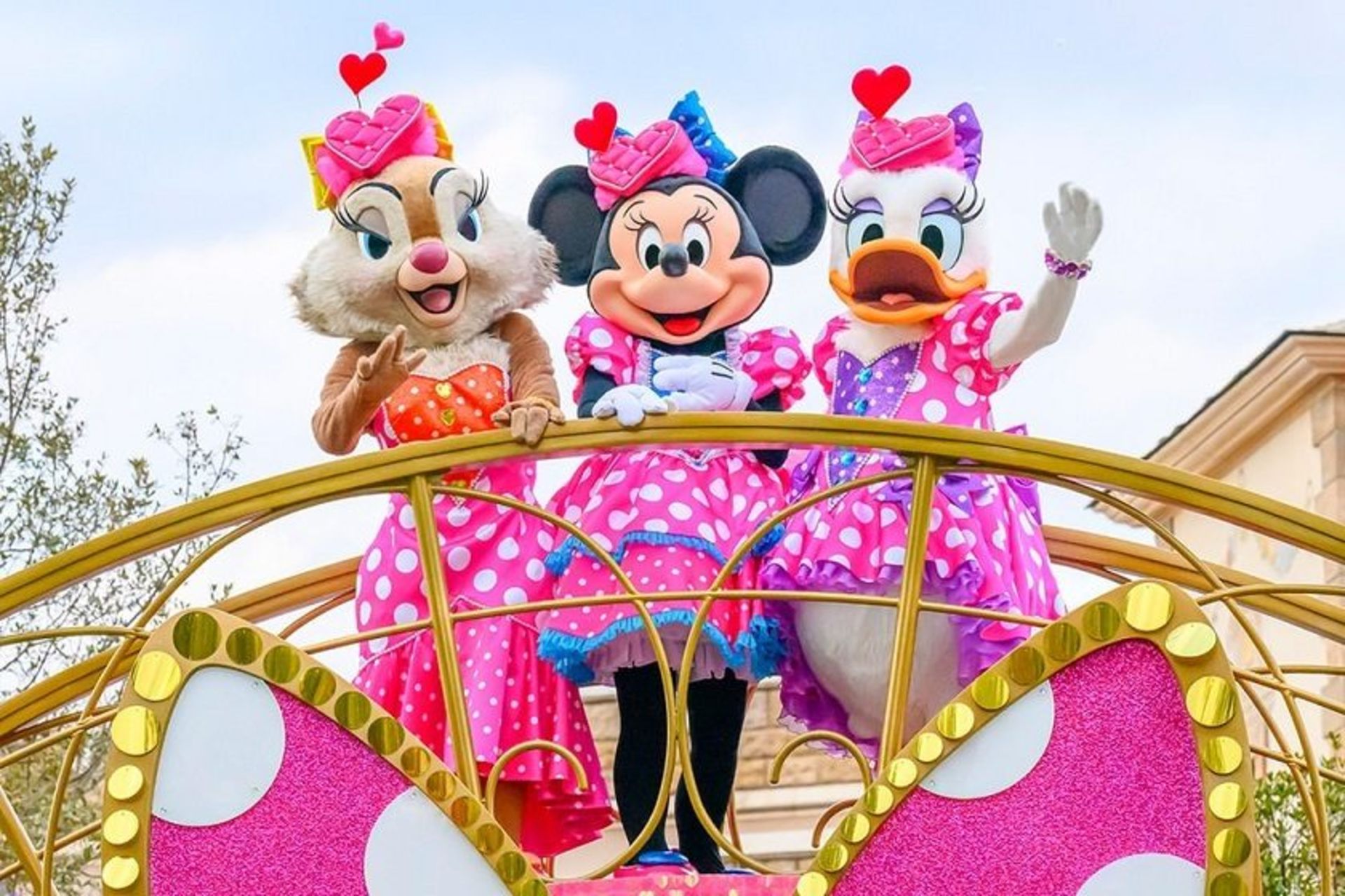 شخصیت‌های مینی، سنجاب و اردک در دیزنی لند توکیو؛ منبع عکس: اینستاگرام tokyodisneyresort_official. عکاس: نامشخص