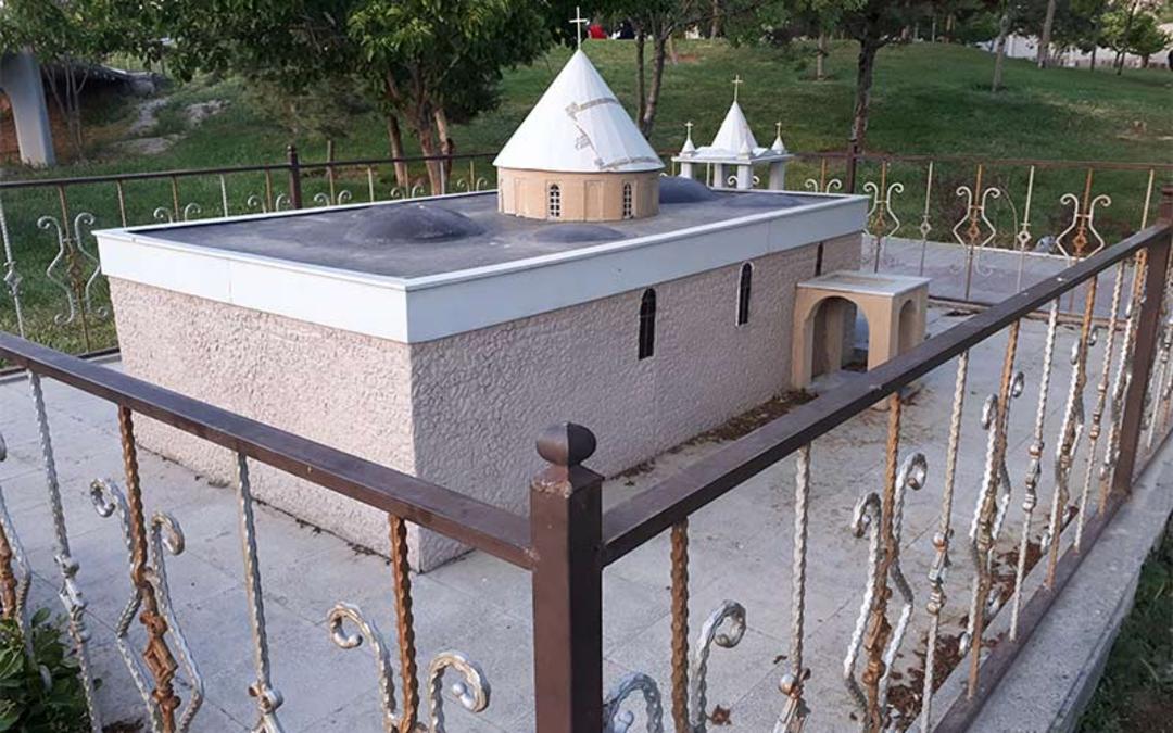 ماکت کلیسا در پارک مینیاتوری تبریز