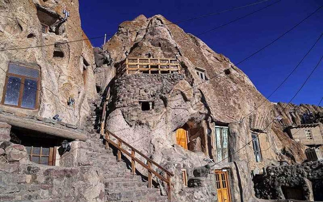 خانه های سنگی در روستای کندوان
